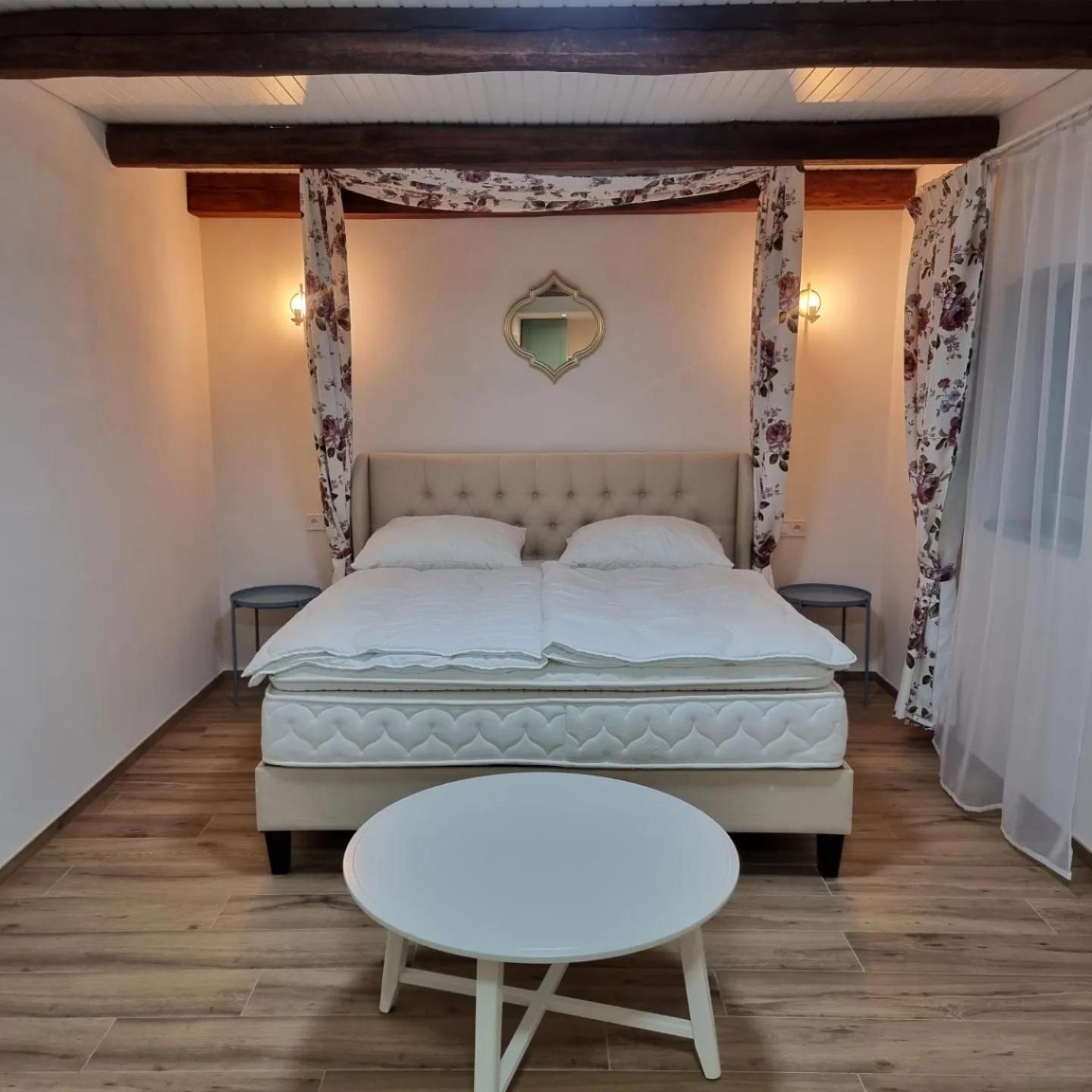 Ako Doma Hotel Poltar Екстериор снимка